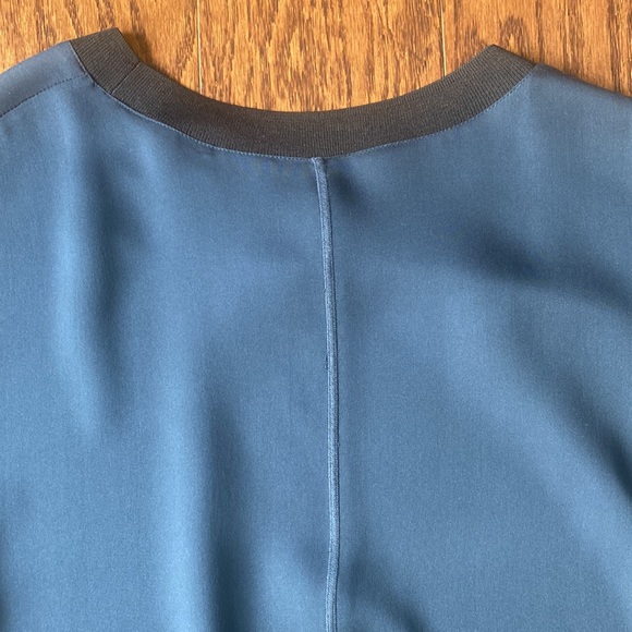 Vince 100% silk blouse! - Picture 7 of 8